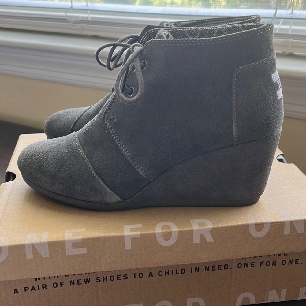 Toms Desert Wedge Sandals: Castlerock: Grey Suede: Size 7